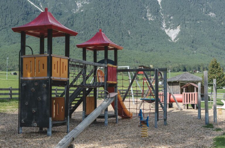 Gemeinde Wildermieming - Spielplatz - Hackschnitzelplatz