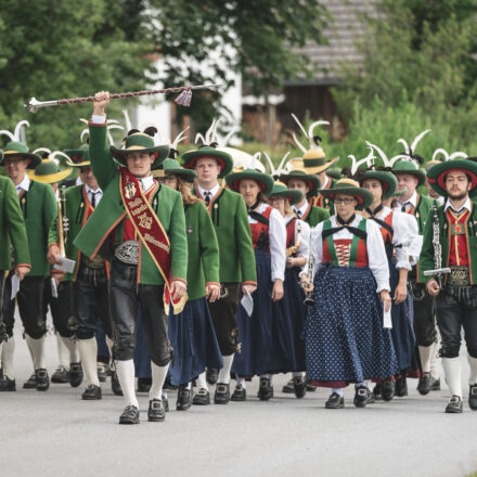 Musikkapelle Wildermieming beim Marschieren