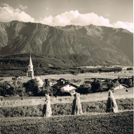 Blick von Norden auf Wildermieming mit alten Kirchturm