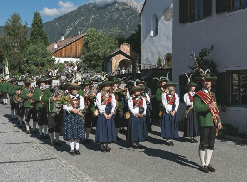 Musikkapelle Aufstellung bei der Herz-Jesu-Prozession