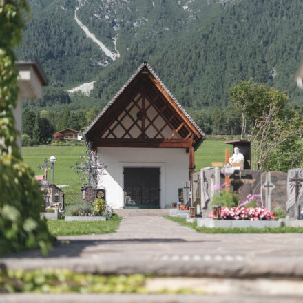 Zugang zur Leichenkapelle