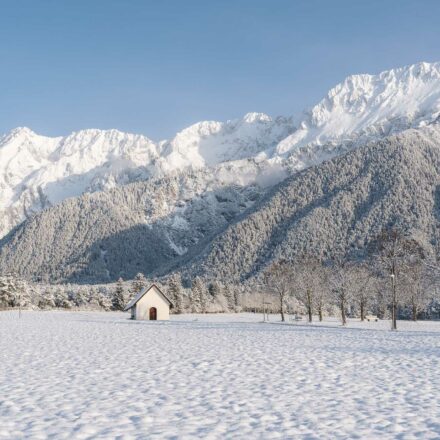 Rochuskapelle zwischen Dorf und Siedlung